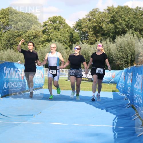25.08.2024 - Elbe Triathlon Hamburg H.Heesch http://msf.ph/oto/6861574 25.08.2024 16:48:18 Ziel  meine-sportfotos.de