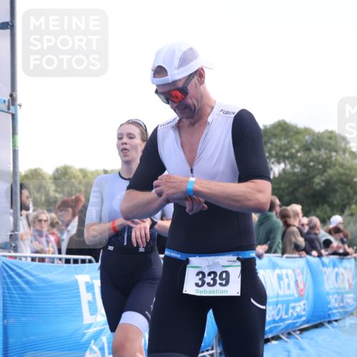 25.08.2024 - Elbe Triathlon Hamburg H.Heesch http://msf.ph/oto/6861576 25.08.2024 11:04:27 Ziel 138, 210, 339 meine-sportfotos.de