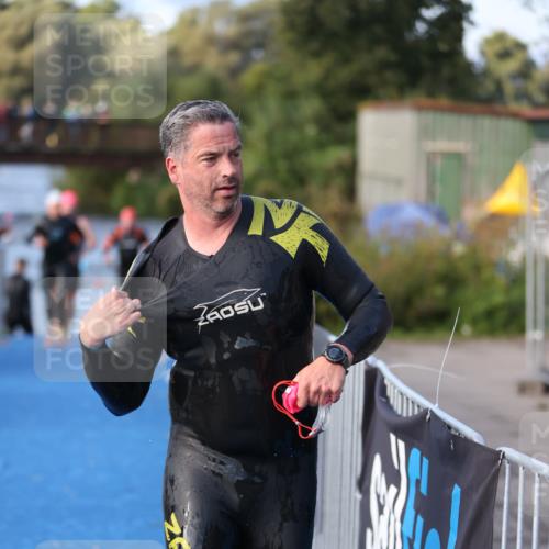 25.08.2024 - Elbe Triathlon Hamburg H.Heesch http://msf.ph/oto/6861588 25.08.2024 09:18:05 Schwimmen 361, 368, 381, 384, 388, 421, 435 meine-sportfotos.de