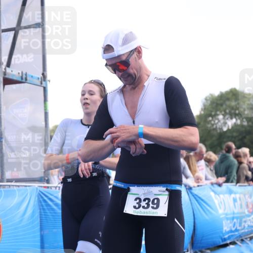 25.08.2024 - Elbe Triathlon Hamburg H.Heesch http://msf.ph/oto/6861589 25.08.2024 11:04:27 Ziel 138, 210, 339 meine-sportfotos.de