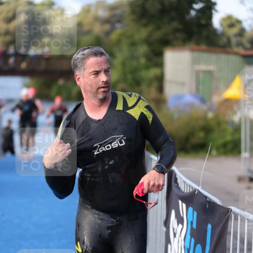 25.08.2024 - Elbe Triathlon Hamburg H.Heesch http://msf.ph/oto/6861592 25.08.2024 09:18:05 Schwimmen 361, 368, 381, 384, 388, 421, 435 meine-sportfotos.de