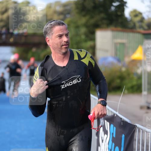 25.08.2024 - Elbe Triathlon Hamburg H.Heesch http://msf.ph/oto/6861604 25.08.2024 09:18:05 Schwimmen 361, 368, 381, 384, 388, 421, 435 meine-sportfotos.de