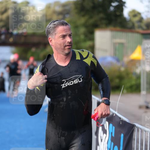 25.08.2024 - Elbe Triathlon Hamburg H.Heesch http://msf.ph/oto/6861608 25.08.2024 09:18:05 Schwimmen 361, 368, 381, 384, 388, 421, 435 meine-sportfotos.de