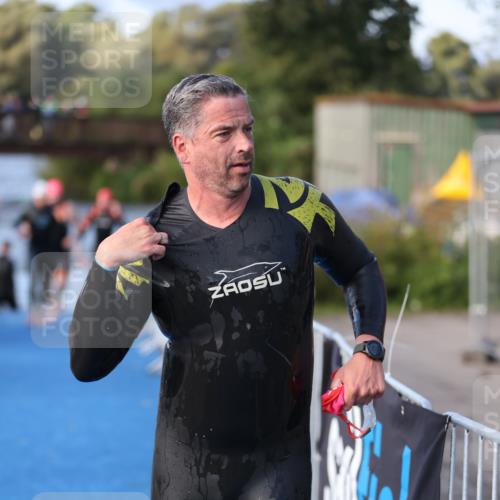 25.08.2024 - Elbe Triathlon Hamburg H.Heesch http://msf.ph/oto/6861613 25.08.2024 09:18:06 Schwimmen 361, 368, 381, 384, 388, 421, 435 meine-sportfotos.de