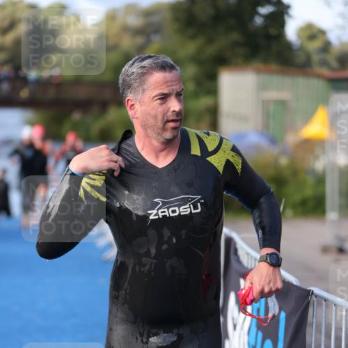 25.08.2024 - Elbe Triathlon Hamburg H.Heesch http://msf.ph/oto/6861616 25.08.2024 09:18:06 Schwimmen 361, 368, 381, 384, 388, 421, 435 meine-sportfotos.de
