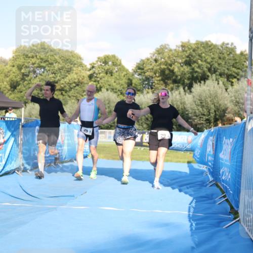 25.08.2024 - Elbe Triathlon Hamburg H.Heesch http://msf.ph/oto/6861619 25.08.2024 16:48:18 Ziel  meine-sportfotos.de