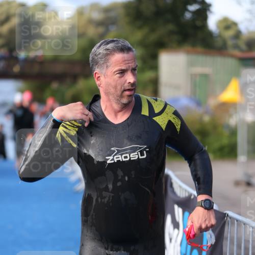 25.08.2024 - Elbe Triathlon Hamburg H.Heesch http://msf.ph/oto/6861621 25.08.2024 09:18:06 Schwimmen 361, 368, 381, 384, 388, 421, 435 meine-sportfotos.de