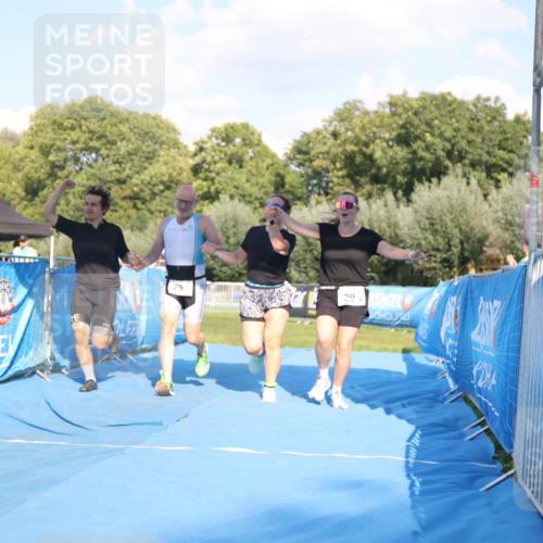 25.08.2024 - Elbe Triathlon Hamburg H.Heesch http://msf.ph/oto/6861627 25.08.2024 16:48:18 Ziel  meine-sportfotos.de