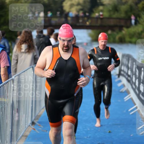 25.08.2024 - Elbe Triathlon Hamburg H.Heesch http://msf.ph/oto/6861628 25.08.2024 09:18:12 Schwimmen 361, 368, 384, 388, 421, 435 meine-sportfotos.de