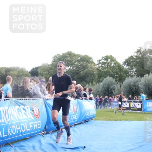 25.08.2024 - Elbe Triathlon Hamburg H.Heesch http://msf.ph/oto/6861632 25.08.2024 11:04:35 Ziel 347 meine-sportfotos.de
