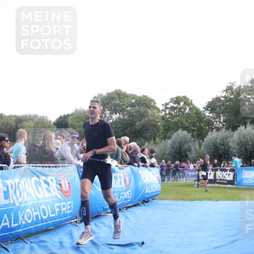 25.08.2024 - Elbe Triathlon Hamburg H.Heesch http://msf.ph/oto/6861635 25.08.2024 11:04:35 Ziel 347 meine-sportfotos.de