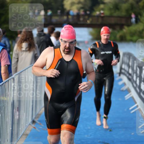 25.08.2024 - Elbe Triathlon Hamburg H.Heesch http://msf.ph/oto/6861638 25.08.2024 09:18:12 Schwimmen 361, 368, 384, 388, 421, 435 meine-sportfotos.de