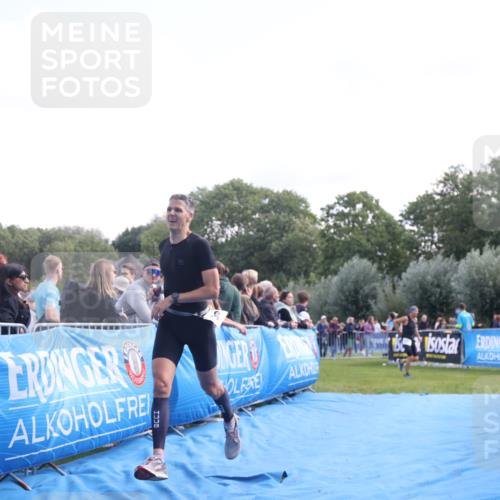 25.08.2024 - Elbe Triathlon Hamburg H.Heesch http://msf.ph/oto/6861639 25.08.2024 11:04:35 Ziel 347 meine-sportfotos.de