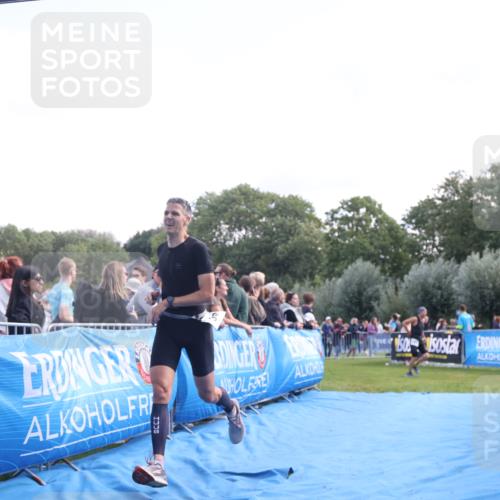 25.08.2024 - Elbe Triathlon Hamburg H.Heesch http://msf.ph/oto/6861643 25.08.2024 11:04:35 Ziel 347 meine-sportfotos.de
