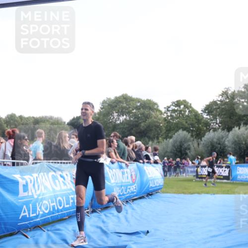 25.08.2024 - Elbe Triathlon Hamburg H.Heesch http://msf.ph/oto/6861648 25.08.2024 11:04:35 Ziel 347 meine-sportfotos.de