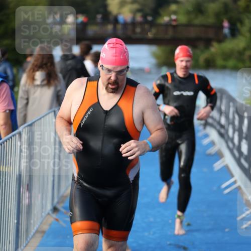 25.08.2024 - Elbe Triathlon Hamburg H.Heesch http://msf.ph/oto/6861649 25.08.2024 09:18:12 Schwimmen 361, 368, 384, 388, 421, 435 meine-sportfotos.de