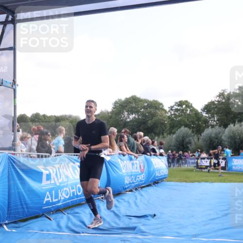 25.08.2024 - Elbe Triathlon Hamburg H.Heesch http://msf.ph/oto/6861655 25.08.2024 11:04:35 Ziel 347 meine-sportfotos.de