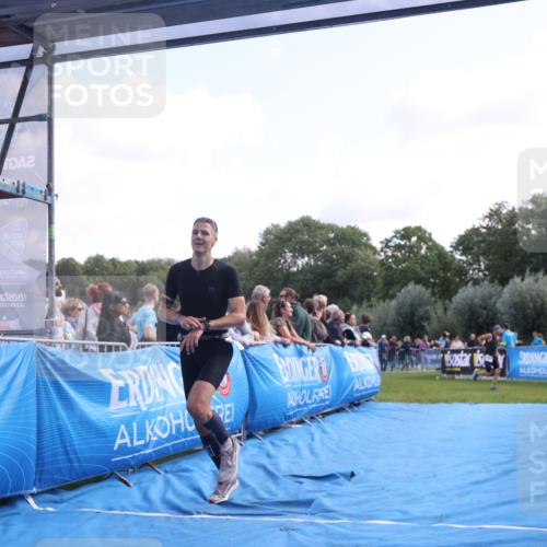 25.08.2024 - Elbe Triathlon Hamburg H.Heesch http://msf.ph/oto/6861658 25.08.2024 11:04:35 Ziel 347 meine-sportfotos.de