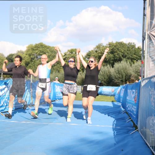 25.08.2024 - Elbe Triathlon Hamburg H.Heesch http://msf.ph/oto/6861659 25.08.2024 16:48:19 Ziel  meine-sportfotos.de