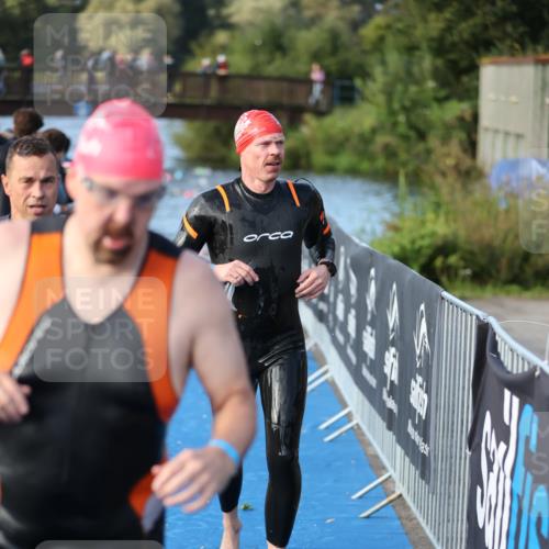 25.08.2024 - Elbe Triathlon Hamburg H.Heesch http://msf.ph/oto/6861663 25.08.2024 09:18:13 Schwimmen 333, 361, 368, 384, 388, 421, 435 meine-sportfotos.de