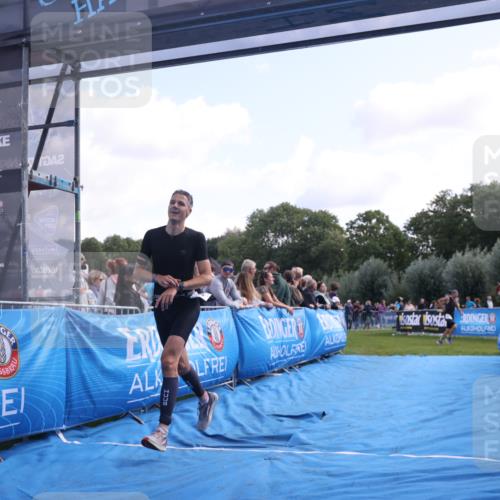 25.08.2024 - Elbe Triathlon Hamburg H.Heesch http://msf.ph/oto/6861666 25.08.2024 11:04:35 Ziel 347 meine-sportfotos.de