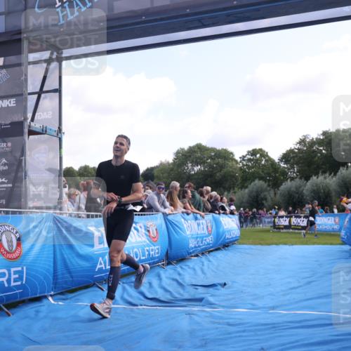 25.08.2024 - Elbe Triathlon Hamburg H.Heesch http://msf.ph/oto/6861672 25.08.2024 11:04:35 Ziel 347 meine-sportfotos.de