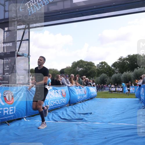 25.08.2024 - Elbe Triathlon Hamburg H.Heesch http://msf.ph/oto/6861680 25.08.2024 11:04:36 Ziel 347 meine-sportfotos.de