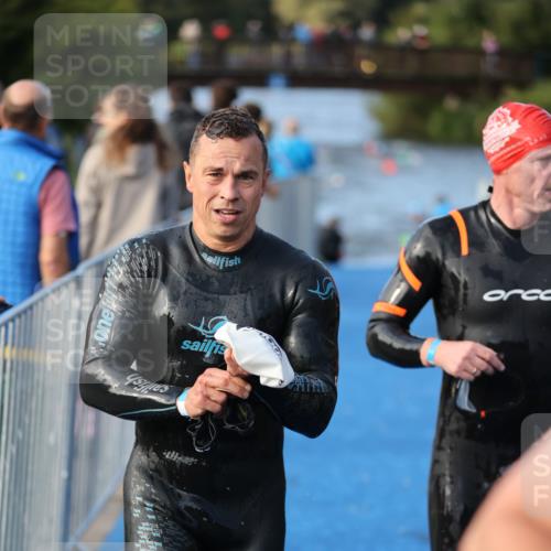 25.08.2024 - Elbe Triathlon Hamburg H.Heesch http://msf.ph/oto/6861683 25.08.2024 09:18:14 Schwimmen 333, 361, 368, 384, 388, 421, 435 meine-sportfotos.de