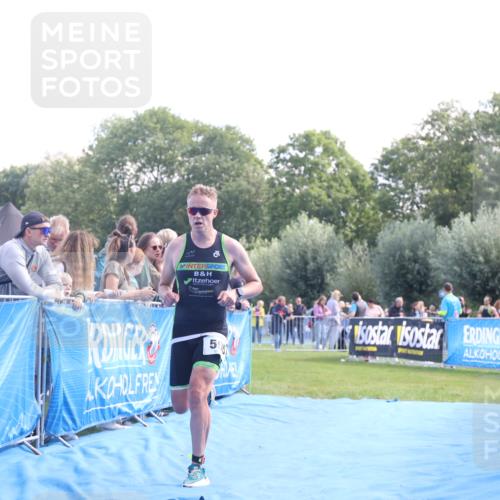 25.08.2024 - Elbe Triathlon Hamburg H.Heesch http://msf.ph/oto/6861693 25.08.2024 11:04:58 Ziel 237, 595 meine-sportfotos.de