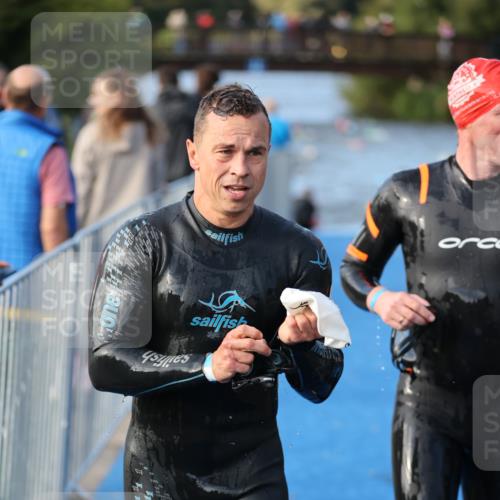 25.08.2024 - Elbe Triathlon Hamburg H.Heesch http://msf.ph/oto/6861695 25.08.2024 09:18:14 Schwimmen 333, 361, 368, 384, 388, 421, 435 meine-sportfotos.de