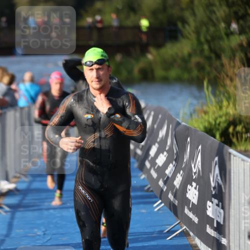 25.08.2024 - Elbe Triathlon Hamburg H.Heesch http://msf.ph/oto/6861725 25.08.2024 09:18:28 Schwimmen 333, 341, 357, 361, 368, 374, 384, 388, 406, 418, 435 meine-sportfotos.de