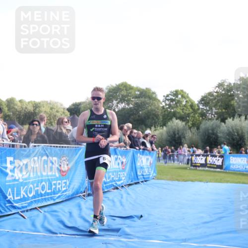 25.08.2024 - Elbe Triathlon Hamburg H.Heesch http://msf.ph/oto/6861740 25.08.2024 11:04:58 Ziel 237, 595 meine-sportfotos.de