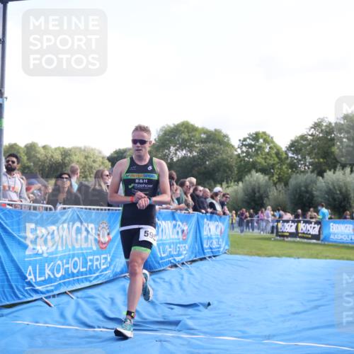 25.08.2024 - Elbe Triathlon Hamburg H.Heesch http://msf.ph/oto/6861743 25.08.2024 11:04:58 Ziel 237, 595 meine-sportfotos.de