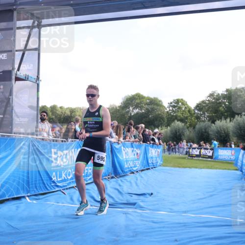 25.08.2024 - Elbe Triathlon Hamburg H.Heesch http://msf.ph/oto/6861760 25.08.2024 11:04:58 Ziel 237, 595 meine-sportfotos.de