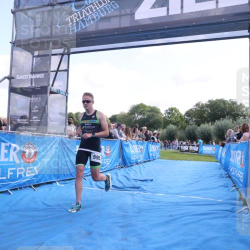 25.08.2024 - Elbe Triathlon Hamburg H.Heesch http://msf.ph/oto/6861772 25.08.2024 11:04:59 Ziel 237, 595 meine-sportfotos.de