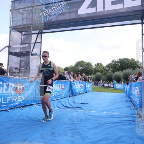 25.08.2024 - Elbe Triathlon Hamburg H.Heesch http://msf.ph/oto/6861781 25.08.2024 11:04:59 Ziel 237, 595 meine-sportfotos.de
