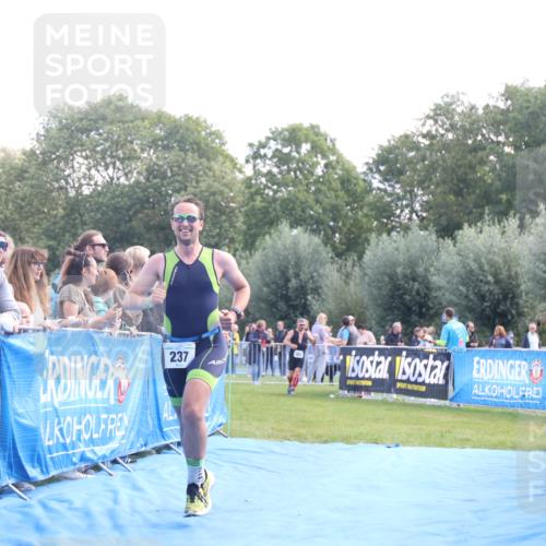 25.08.2024 - Elbe Triathlon Hamburg H.Heesch http://msf.ph/oto/6861786 25.08.2024 11:05:06 Ziel 237 meine-sportfotos.de