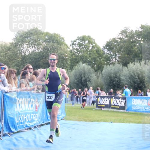 25.08.2024 - Elbe Triathlon Hamburg H.Heesch http://msf.ph/oto/6861791 25.08.2024 11:05:06 Ziel 237 meine-sportfotos.de