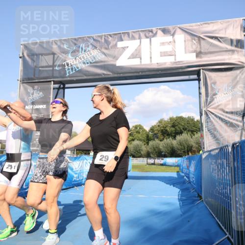 25.08.2024 - Elbe Triathlon Hamburg H.Heesch http://msf.ph/oto/6861796 25.08.2024 16:48:20 Ziel  meine-sportfotos.de