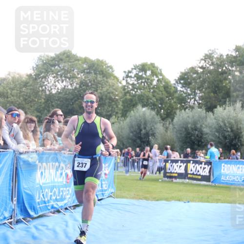 25.08.2024 - Elbe Triathlon Hamburg H.Heesch http://msf.ph/oto/6861800 25.08.2024 11:05:06 Ziel 237 meine-sportfotos.de