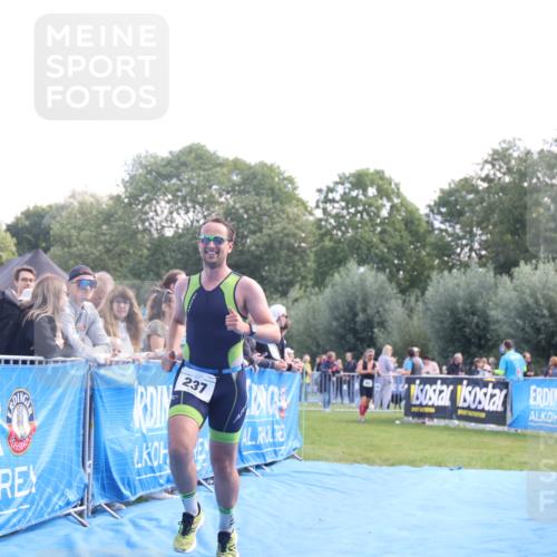 25.08.2024 - Elbe Triathlon Hamburg H.Heesch http://msf.ph/oto/6861811 25.08.2024 11:05:06 Ziel 237 meine-sportfotos.de