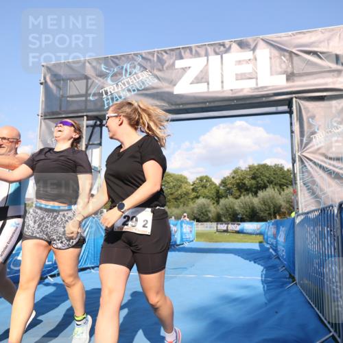 25.08.2024 - Elbe Triathlon Hamburg H.Heesch http://msf.ph/oto/6861813 25.08.2024 16:48:21 Ziel  meine-sportfotos.de