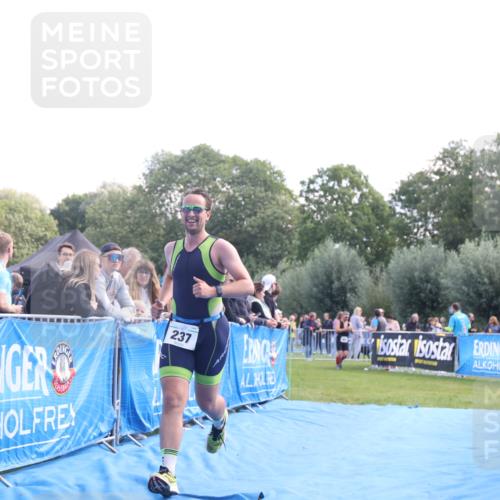 25.08.2024 - Elbe Triathlon Hamburg H.Heesch http://msf.ph/oto/6861819 25.08.2024 11:05:06 Ziel 237 meine-sportfotos.de