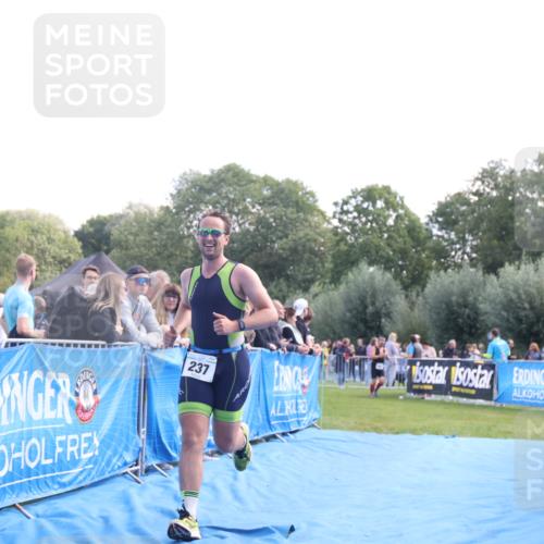 25.08.2024 - Elbe Triathlon Hamburg H.Heesch http://msf.ph/oto/6861822 25.08.2024 11:05:06 Ziel 237 meine-sportfotos.de