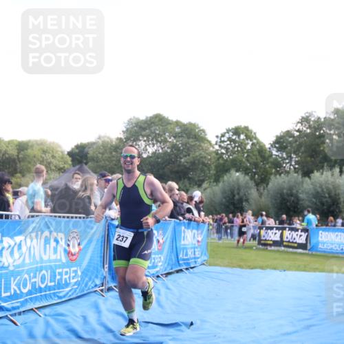 25.08.2024 - Elbe Triathlon Hamburg H.Heesch http://msf.ph/oto/6861830 25.08.2024 11:05:06 Ziel 237 meine-sportfotos.de