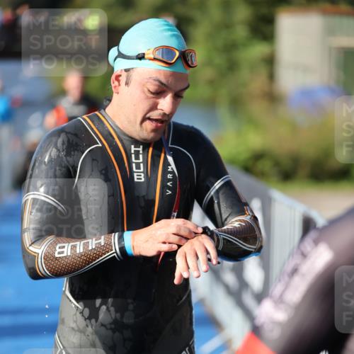 25.08.2024 - Elbe Triathlon Hamburg H.Heesch http://msf.ph/oto/6861836 25.08.2024 09:18:35 Schwimmen 333, 341, 355, 357, 368, 374, 406, 418 meine-sportfotos.de