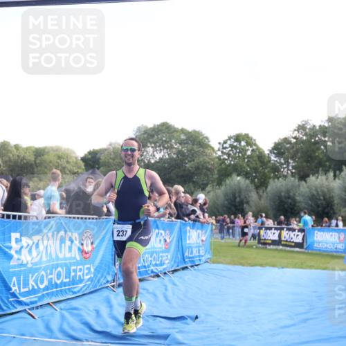 25.08.2024 - Elbe Triathlon Hamburg H.Heesch http://msf.ph/oto/6861839 25.08.2024 11:05:06 Ziel 237 meine-sportfotos.de