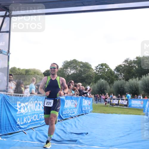 25.08.2024 - Elbe Triathlon Hamburg H.Heesch http://msf.ph/oto/6861850 25.08.2024 11:05:07 Ziel 237 meine-sportfotos.de