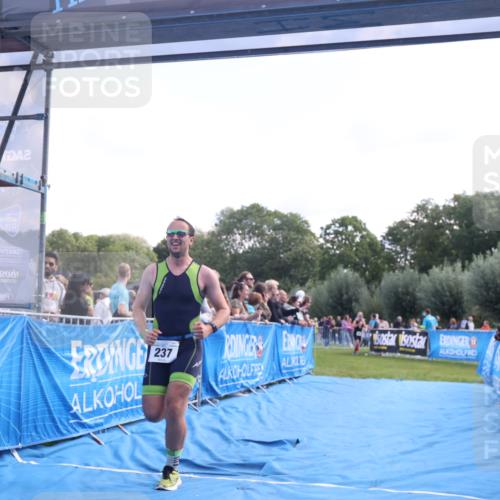 25.08.2024 - Elbe Triathlon Hamburg H.Heesch http://msf.ph/oto/6861855 25.08.2024 11:05:07 Ziel 237 meine-sportfotos.de