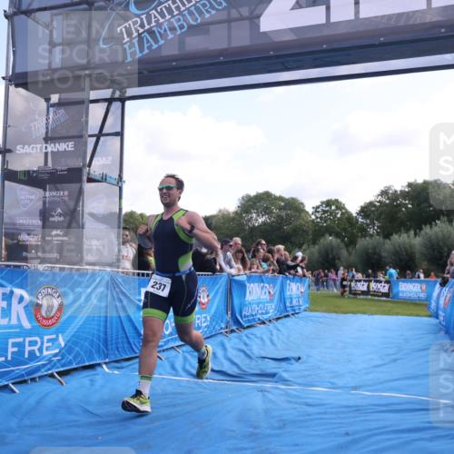 25.08.2024 - Elbe Triathlon Hamburg H.Heesch http://msf.ph/oto/6861870 25.08.2024 11:05:07 Ziel 237 meine-sportfotos.de